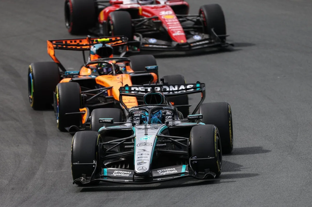 McLaren cuestiona presupuesto de Mercedes para mejoras en F1 2026