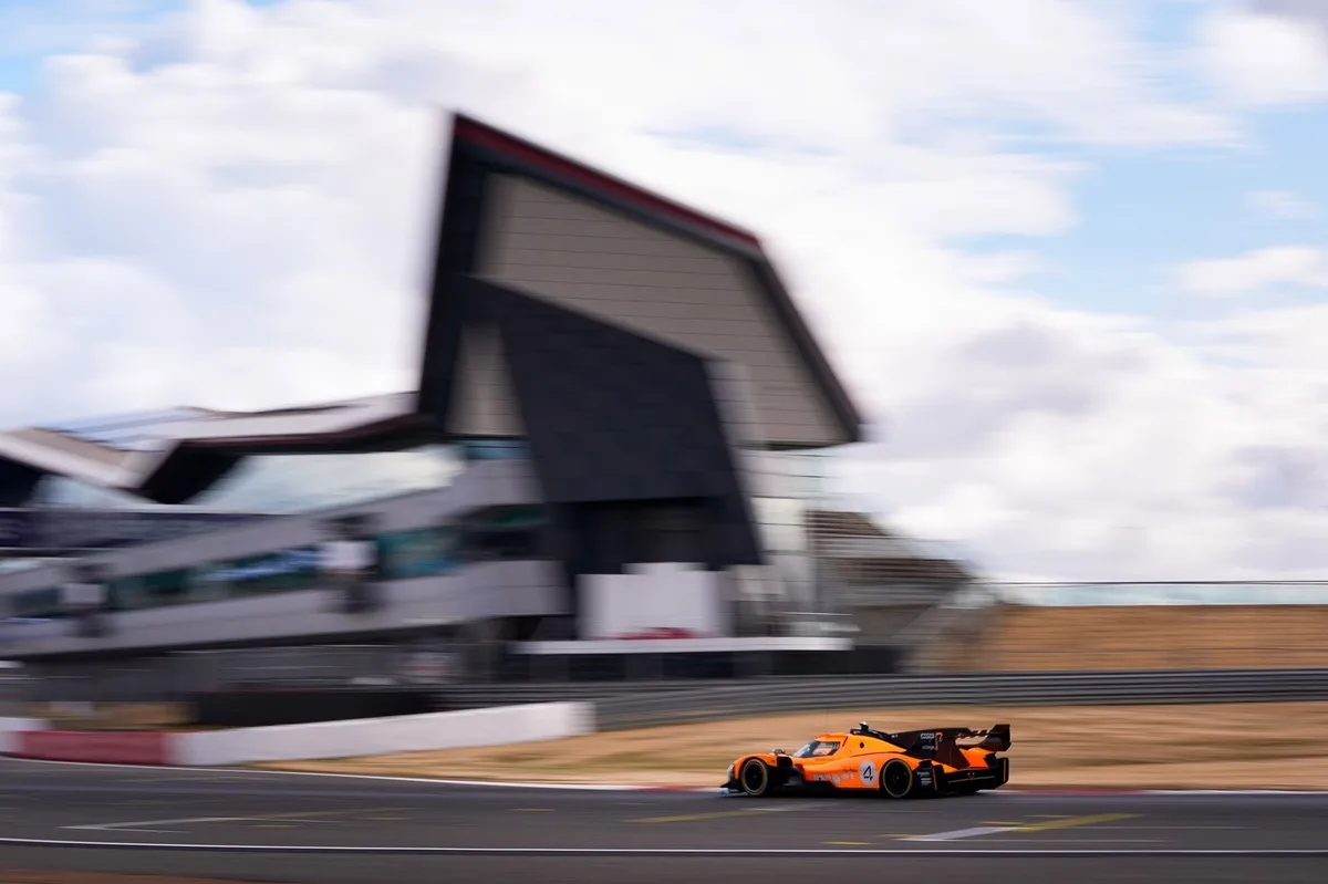 McLaren prueba exitosamente su auto de resistencia para el campeonato mundial