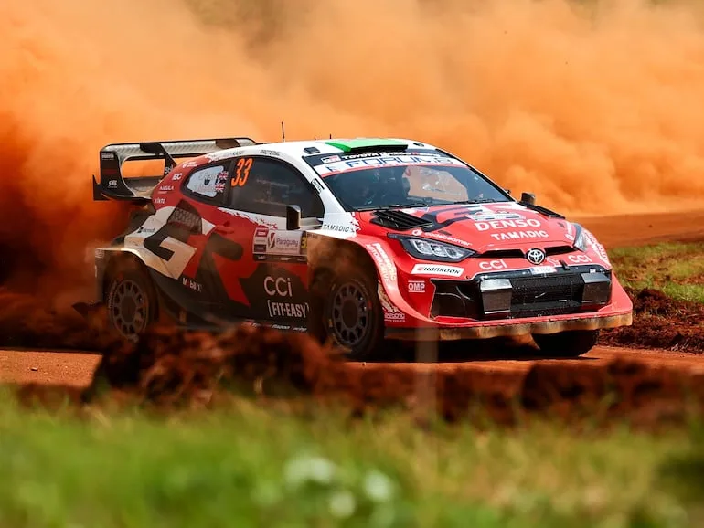 Elfyn Evans lidera el Rally del Paraguay tras dominar la primera etapa en Itapúa