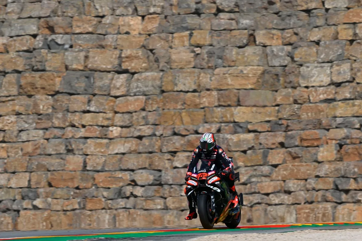 Bezzecchi domina los entrenamientos en Aragón con récord de pista