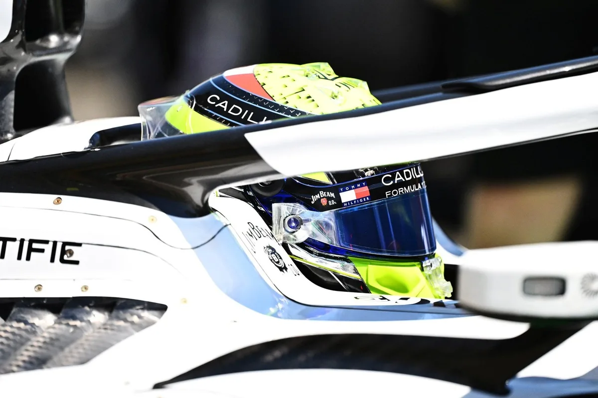 Sergio Pérez descarta cambio: se mantiene comprometido con Cadillac en F1