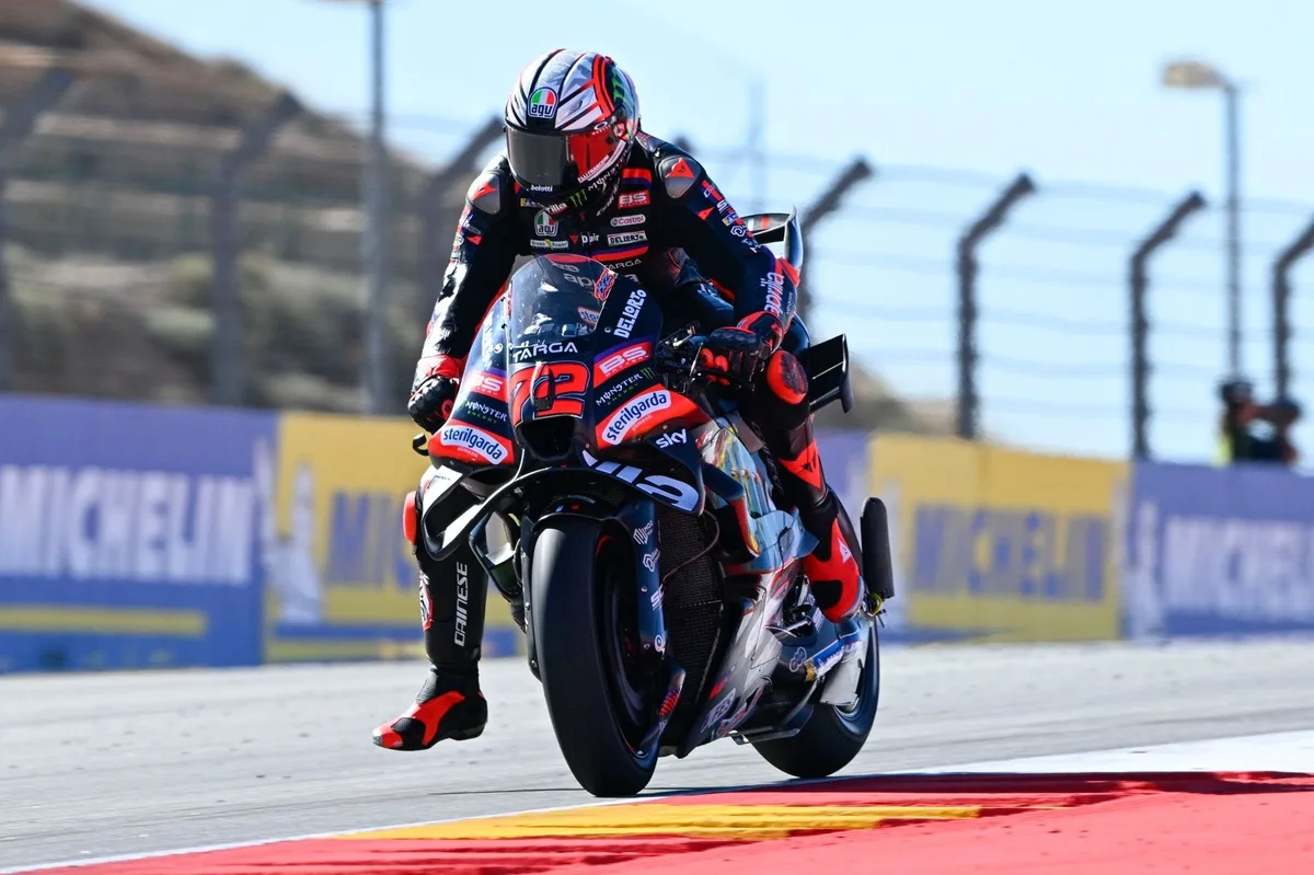 Análisis de Bezzecchi: estrategia y timing en la competencia de motos