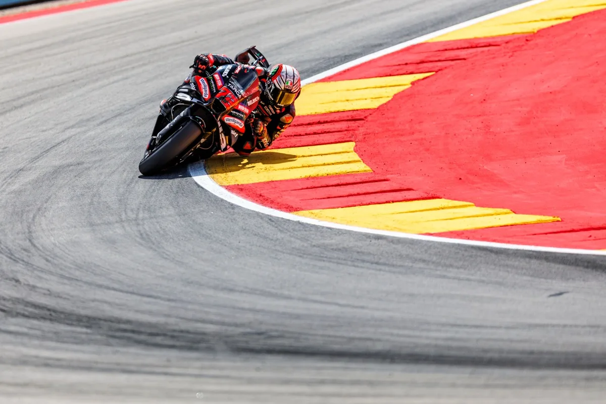 Bezzecchi logra pole histórica en Aragón con vuelta espectacular