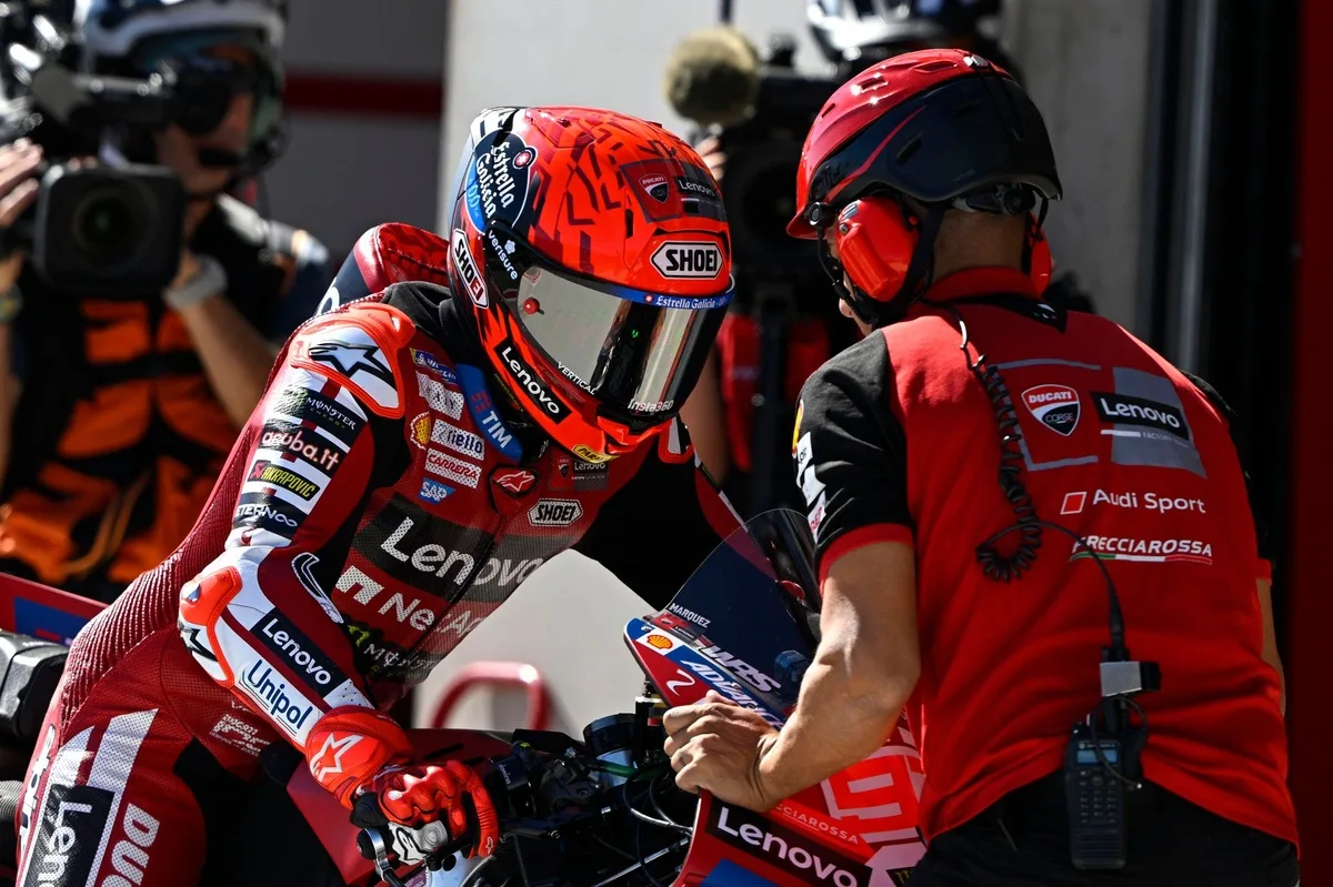 Estrategia y precisión: las claves en la primera curva del circuito
