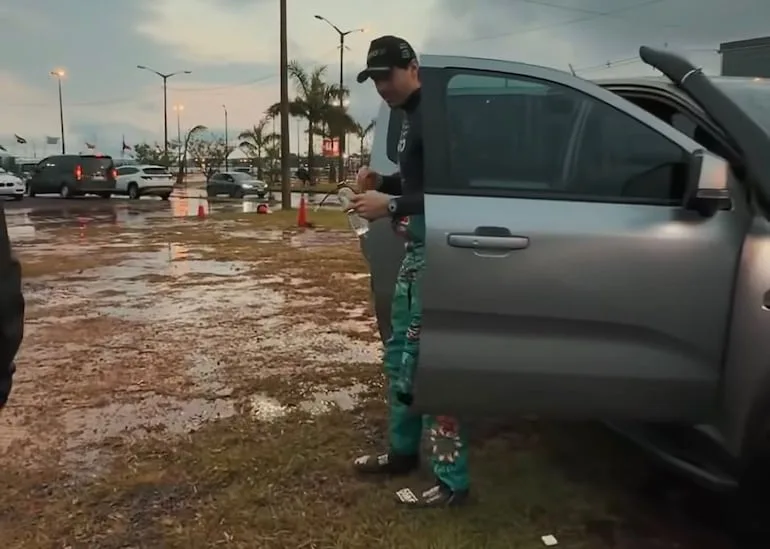 Piloto paraguayo enfrenta desafío inesperado durante competencia de rally