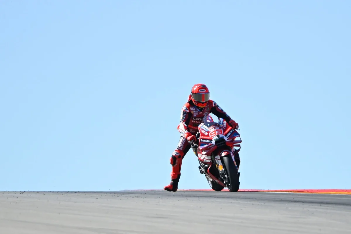 Márquez domina la carrera sprint de Aragón y mantiene su racha invicta