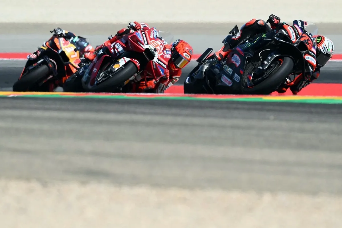 Marquez y Bezzecchi protagonizan batalla épica en el GP de Aragón