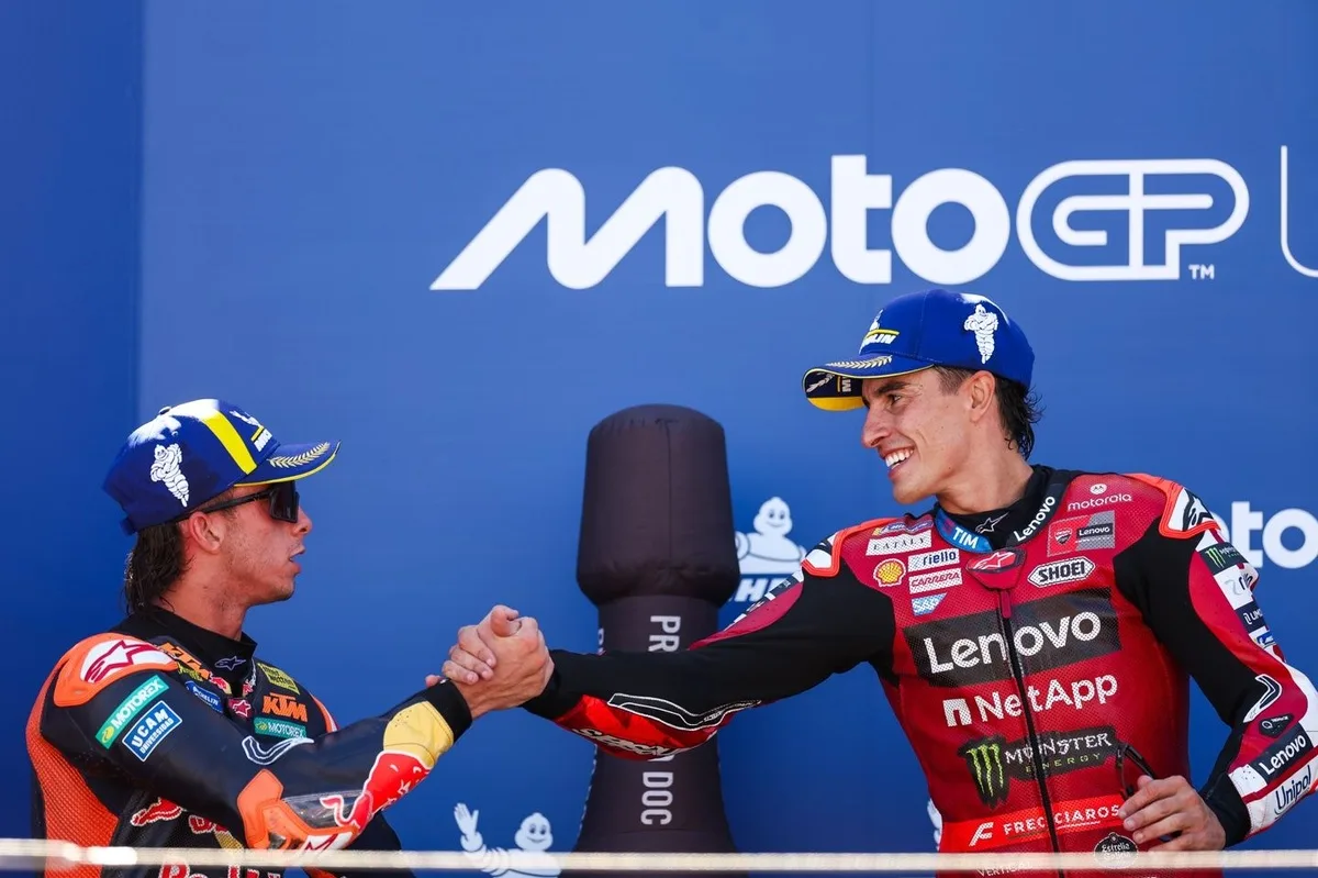 Márquez domina Aragón y consolida su reinado en MotoGP con doblete perfecto