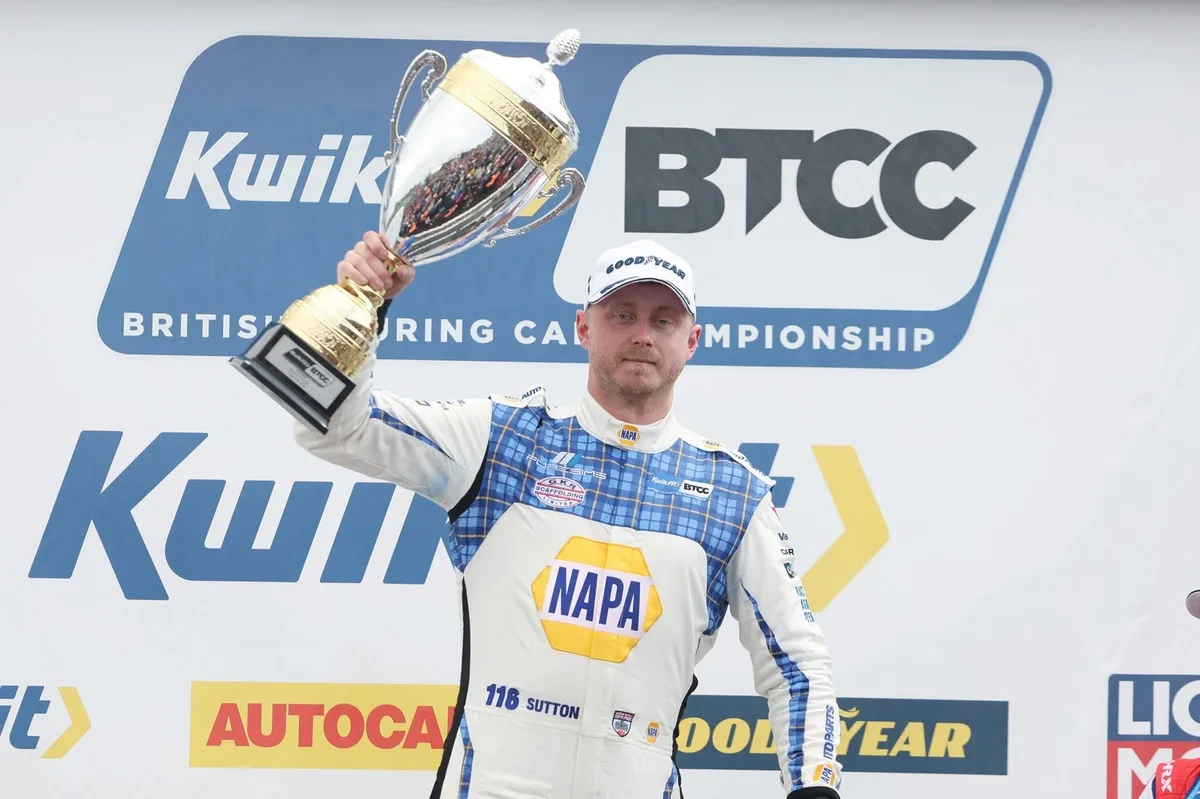 Sutton domina en Croft con estrategia de neumáticos duros