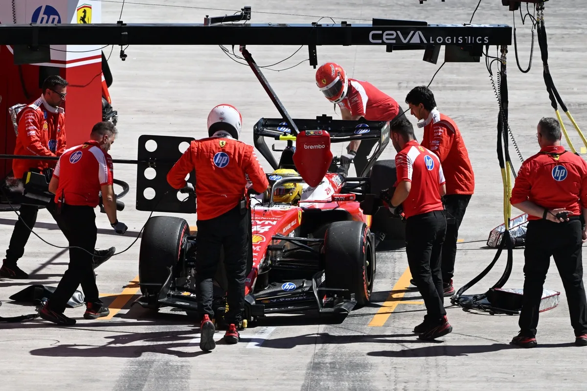 Hamilton abandona en España: falla crítica en el sistema de frenos de su Ferrari