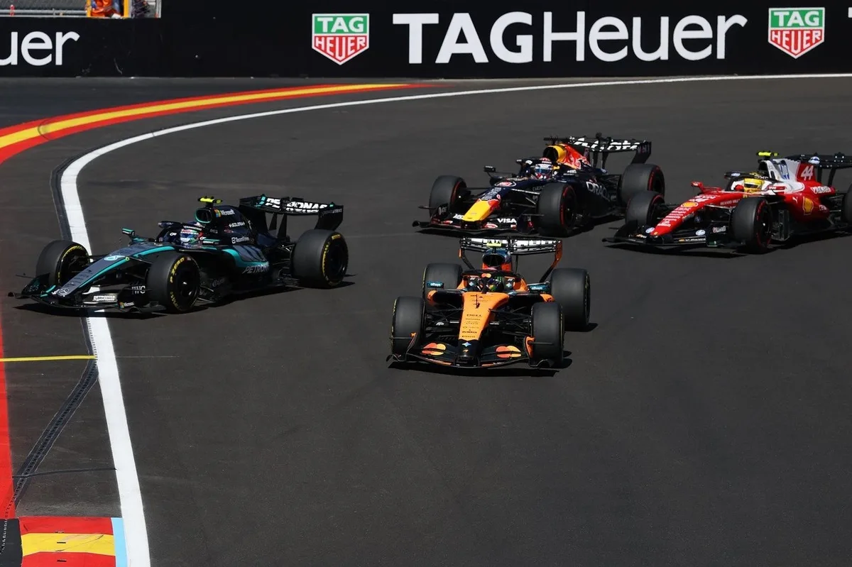 Verstappen evita el desastre en Barcelona y suma su quinto podio