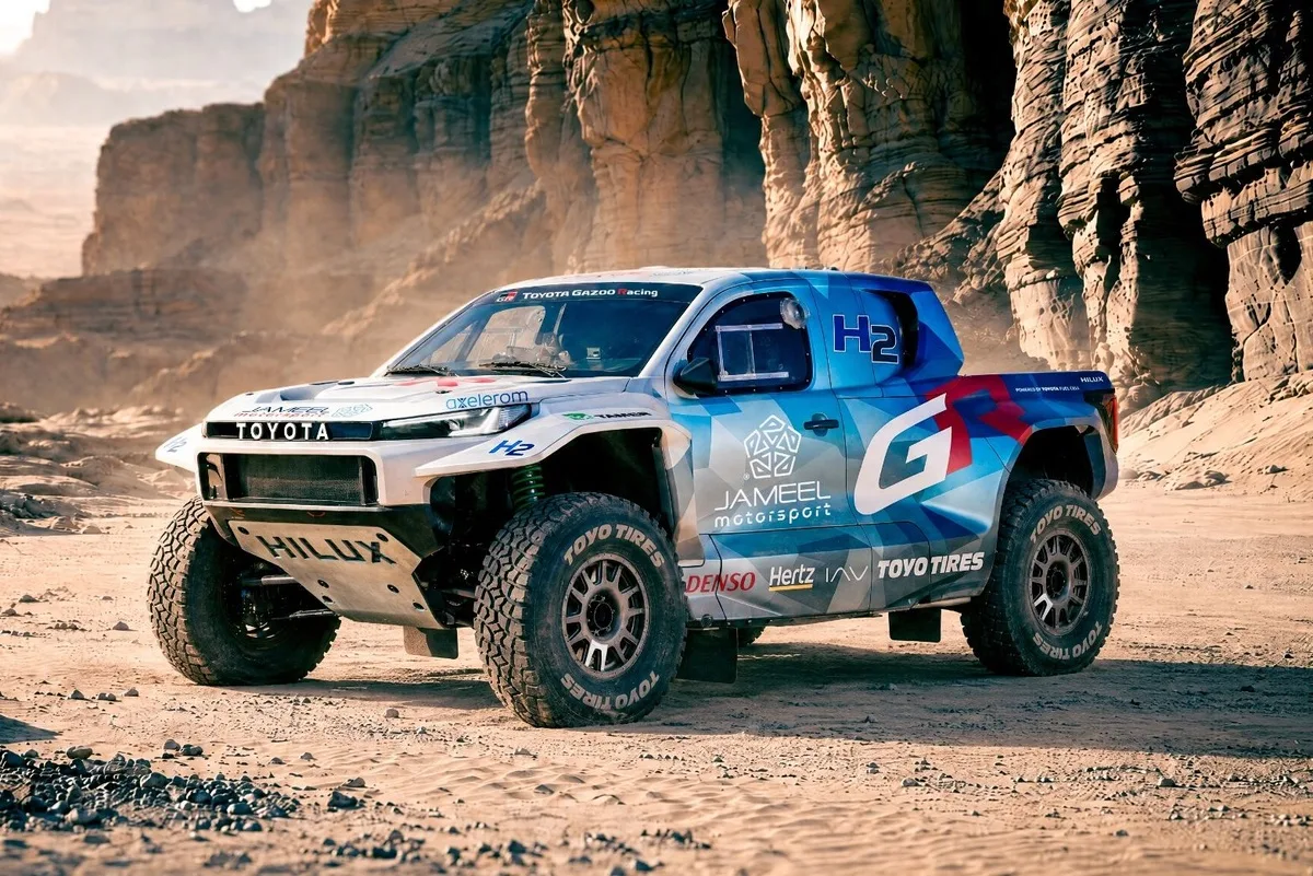 Toyota presenta el Hilux eléctrico de hidrógeno que correrá en el Dakar 2027