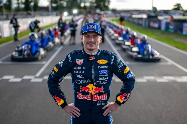 Verstappen domina carrera de karts en Silverstone ante 100 competidores