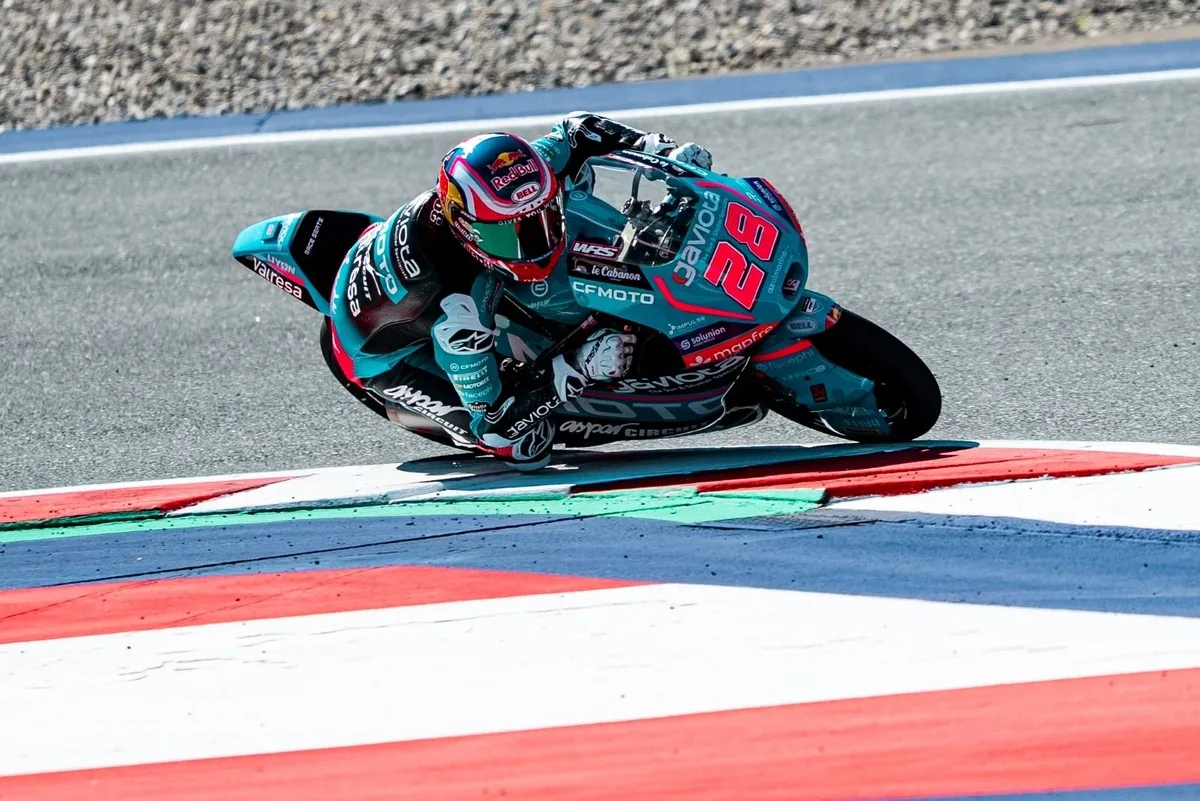 Quiles domina en Austria y se acerca al título mundial de Moto3