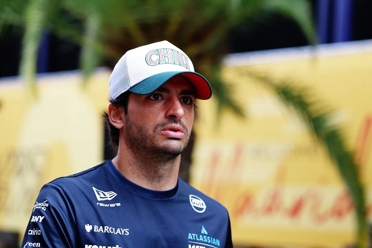 Carlos Sainz aconseja a joven promesa de Williams a buscar el límite en pista