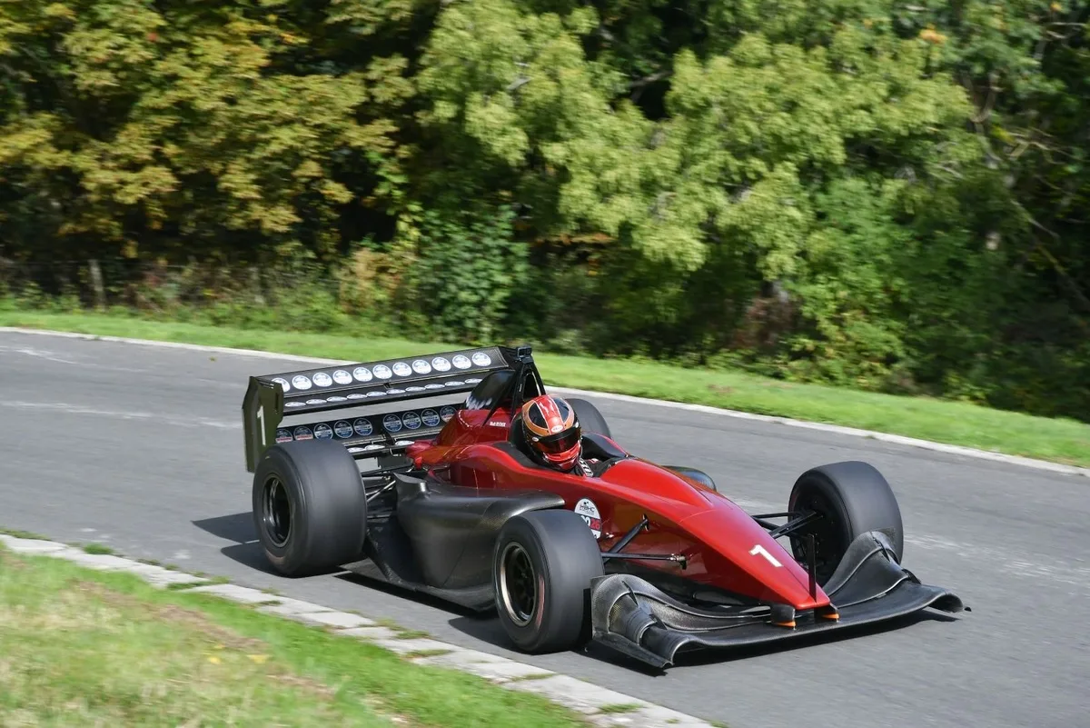 Ryder se corona tricampeón de hillclimb británico en dramática final