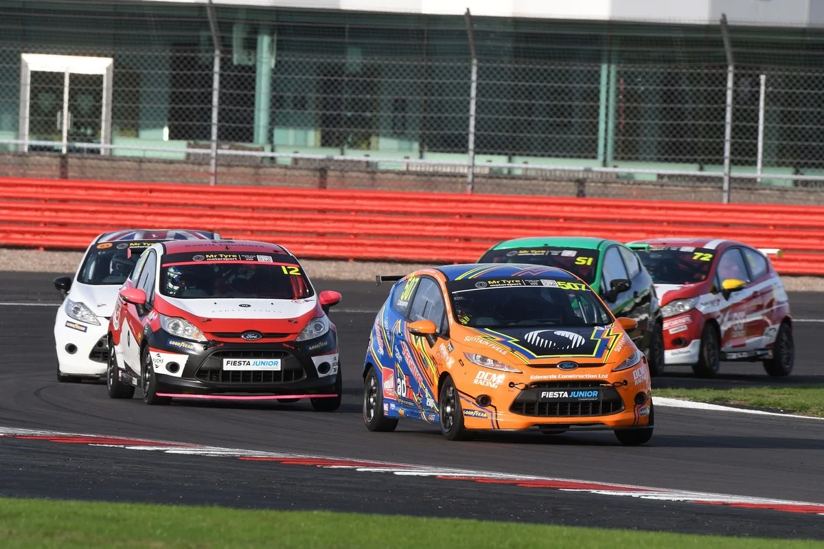 Joven piloto asciende posiciones en ranking de motorsport internacional