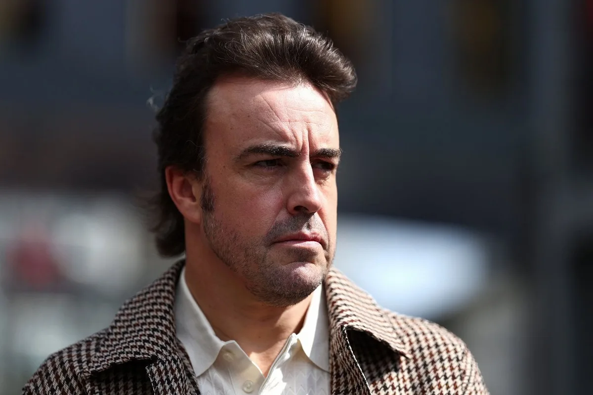 Alonso presiona por cambios en la F1 2026 mientras evalúa su futuro