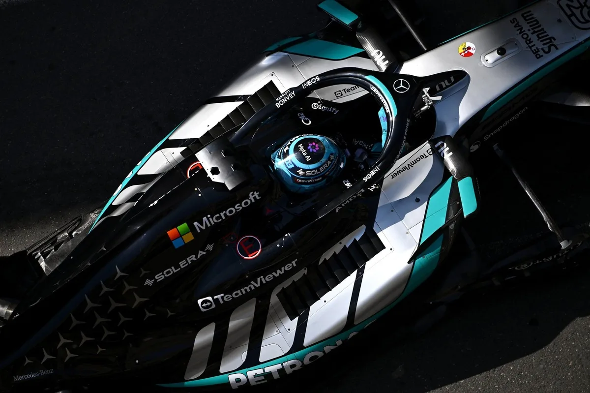 Mercedes domina los entrenamientos en el GP de Azerbaiyán con Russell al frente