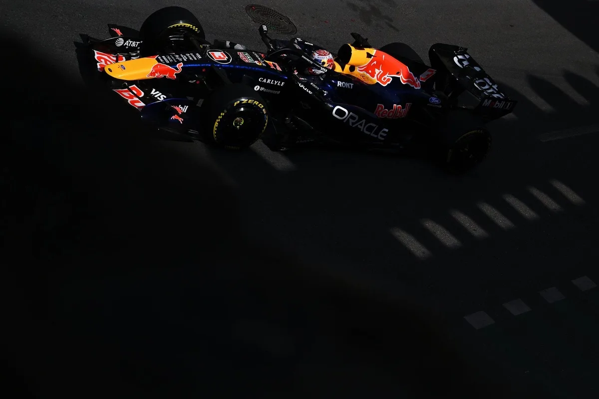 Verstappen sorprende en Bakú y recupera terreno ante el dominio de Mercedes