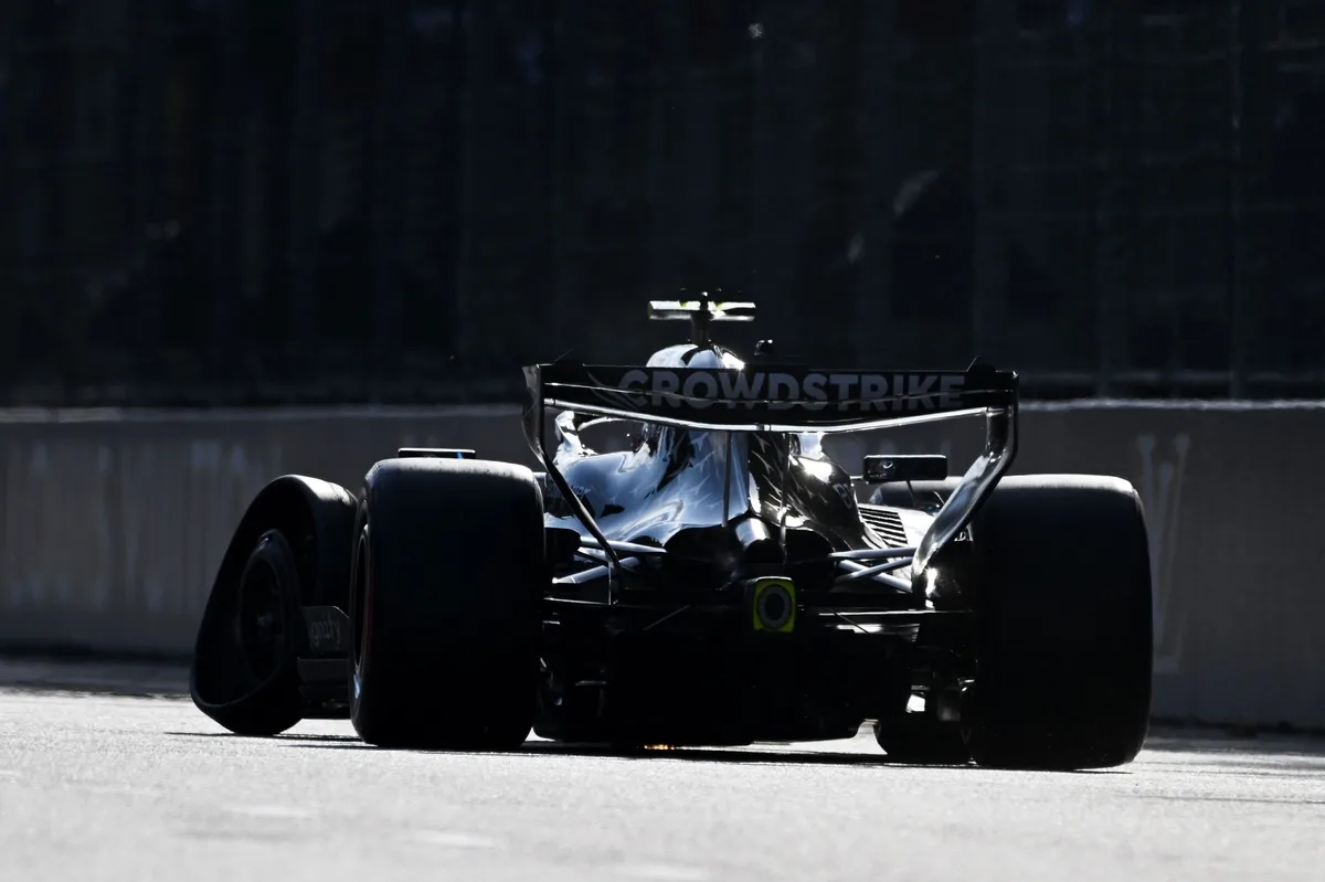 Russell domina en Bakú y se lleva la pole; Antonelli abandona en Q1