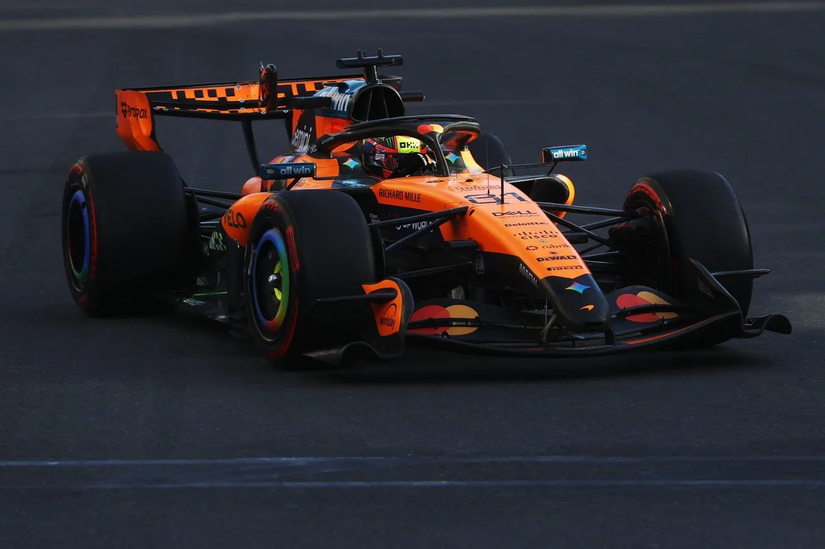 McLaren enfrenta dificultades en Bakú tras actualizaciones técnicas