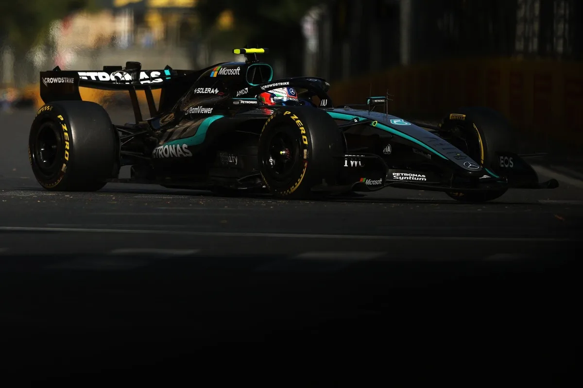 Antonelli sufre daños aerodinámicos tras contacto en el GP de Azerbaiyán