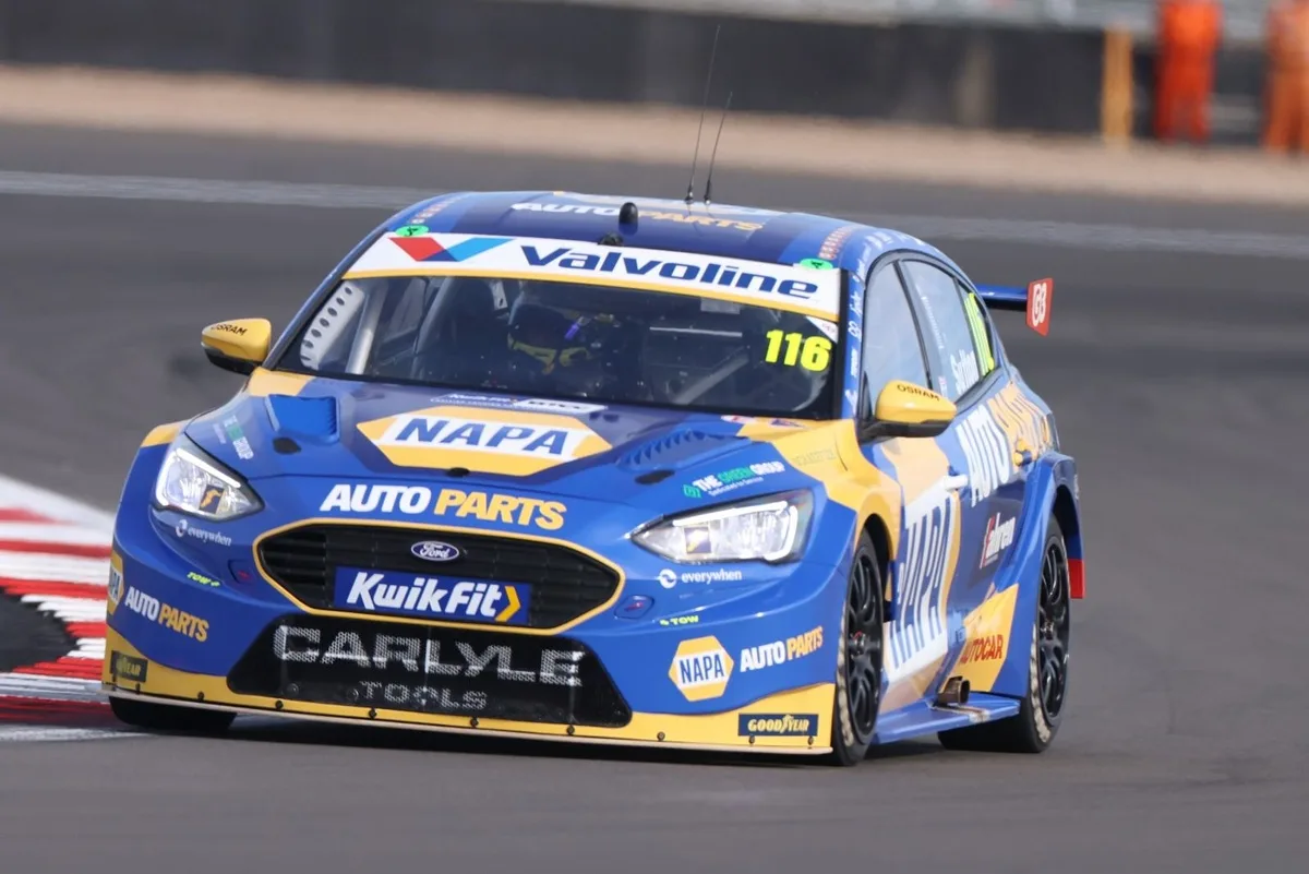 Ash Sutton conquista su quinto título mundial en el automovilismo británico