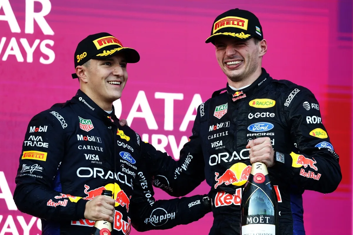 Hadjar regresa a la F1 con actuación excepcional en el circuito más desafiante