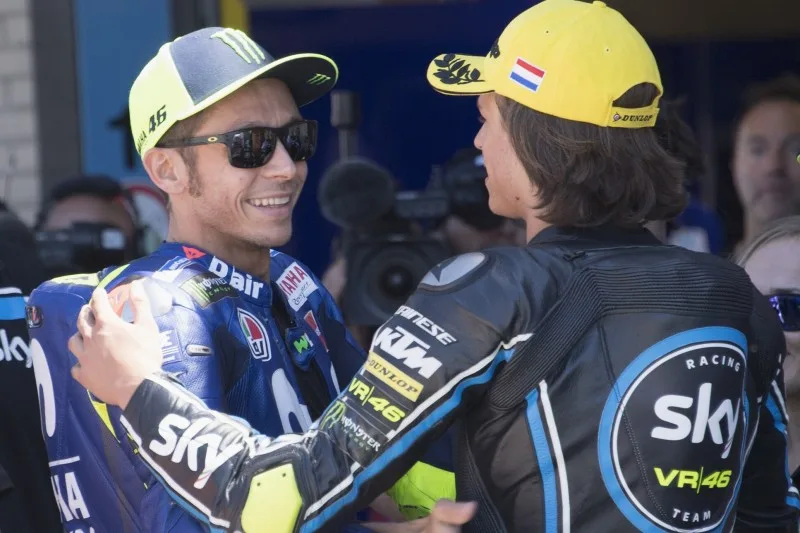 Nicolò Bulega regresa al VR46 para competir en MotoGP con apoyo de Rossi