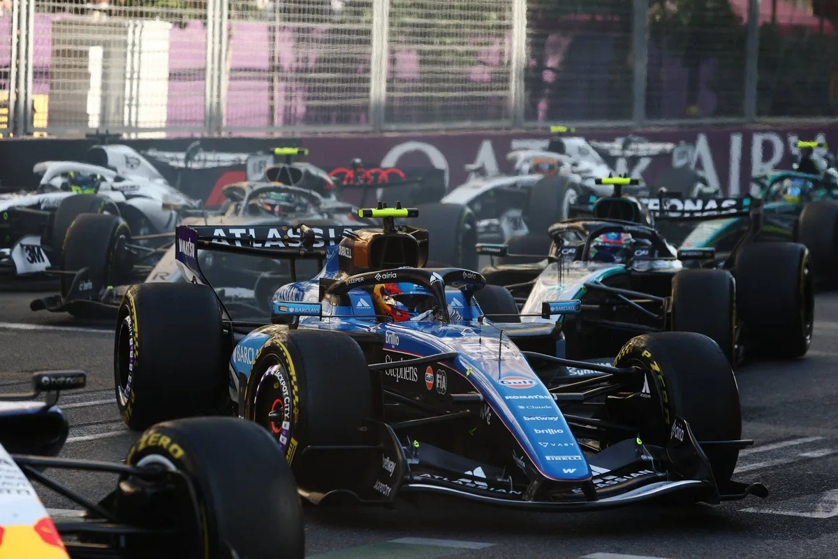 Williams logra avances pero enfrenta desafíos en Bakú