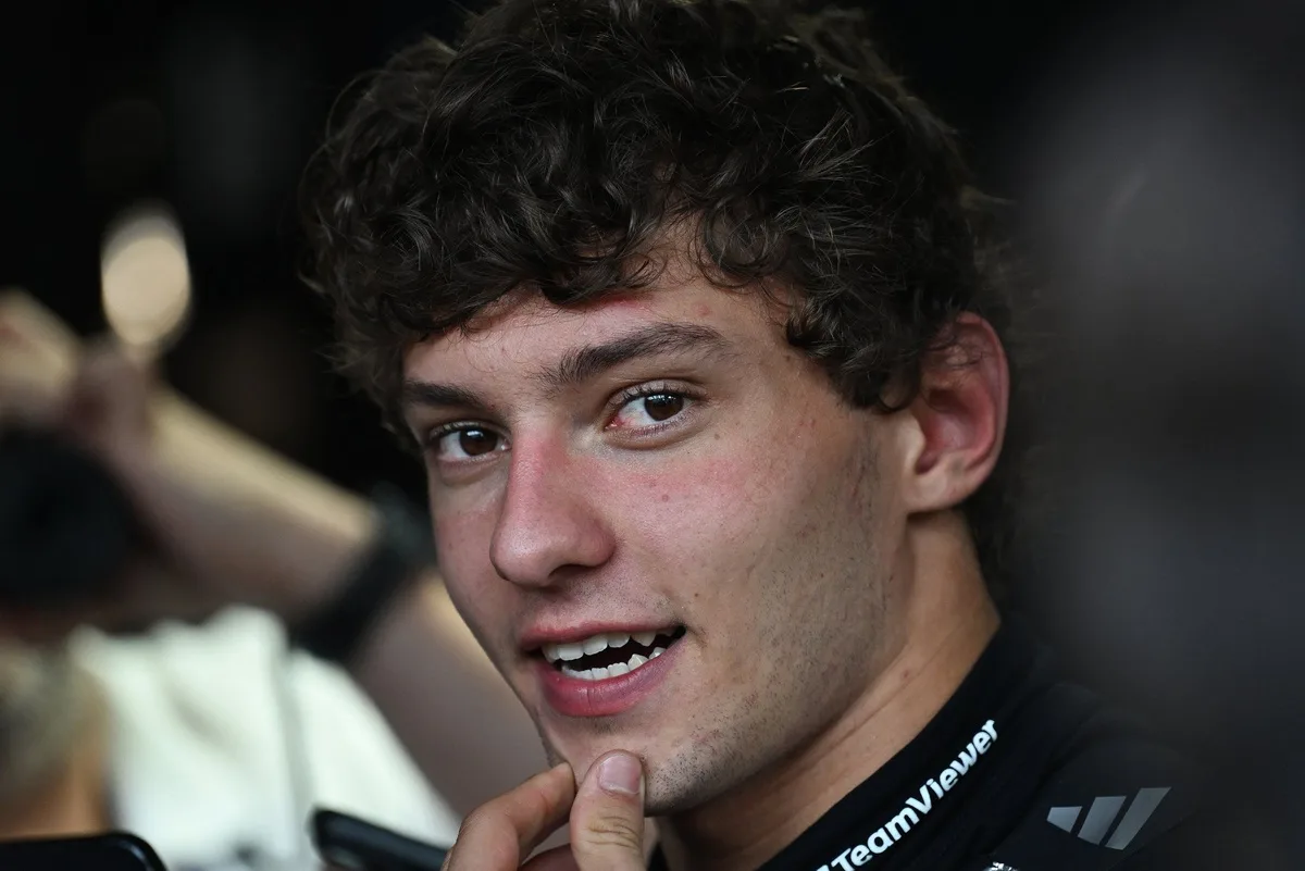 Antonelli lucha contra la presión en la F1 mientras su ventaja se reduce
