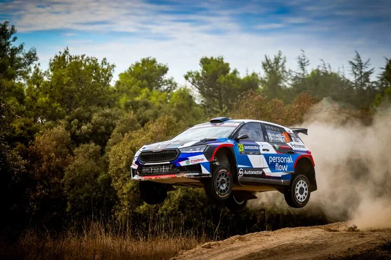 Fau Zaldívar avanza en el Rally de Italia pese a los desafíos de Cerdeña