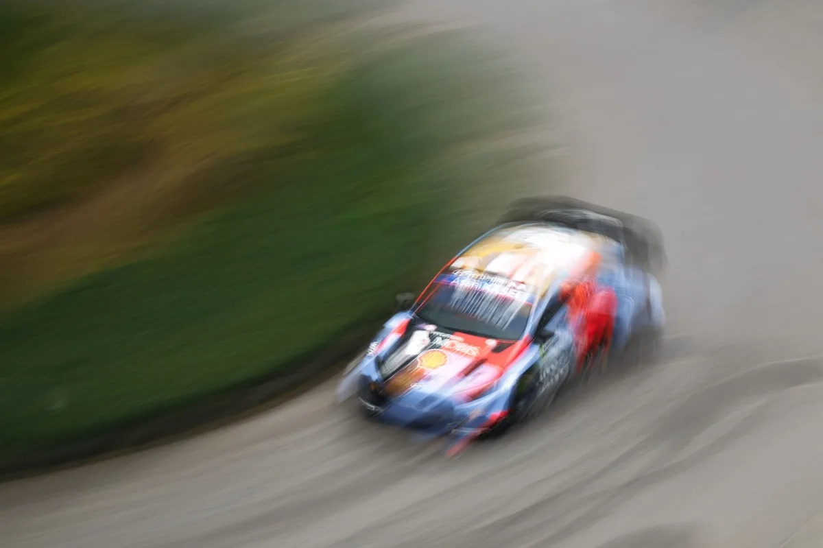 Fourmaux lidera el Rally de Italia tras evitar problemas de neumáticos