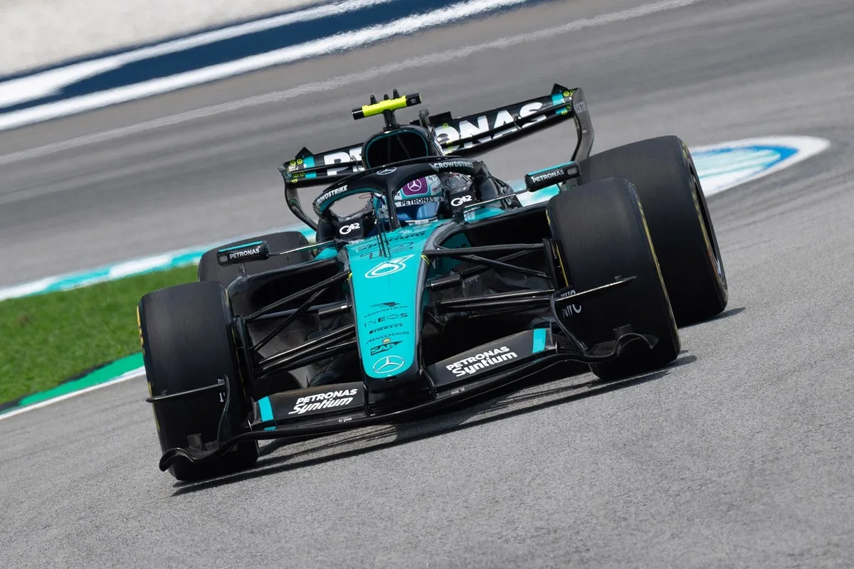 Antonelli lidera en Malasia: Mercedes se recupera tras difícil viernes