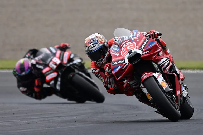 Márquez domina en Japón y reduce distancia con el líder de MotoGP