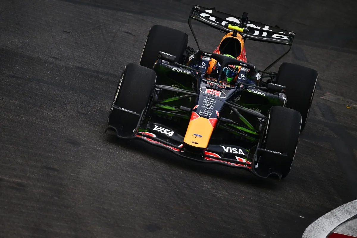 Hadjar confundido por problemas en su Red Bull en Singapur