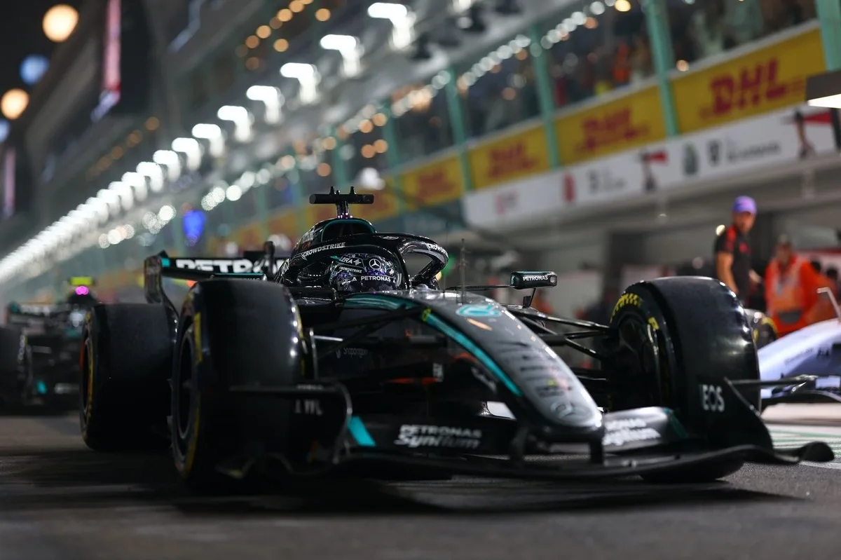 Mercedes demuestra competitividad en Singapur con Russell en primera fila