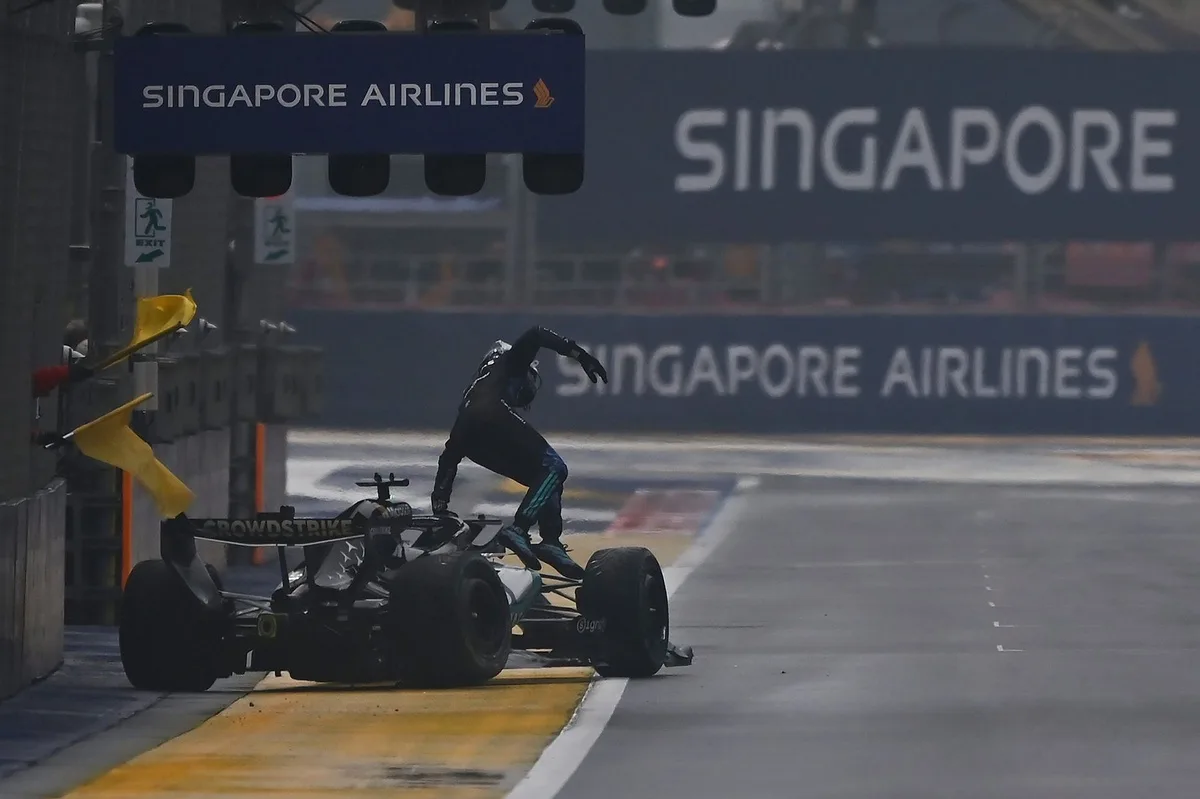Russell analiza el impacto del accidente en Singapur: cambios en el comportamiento del auto