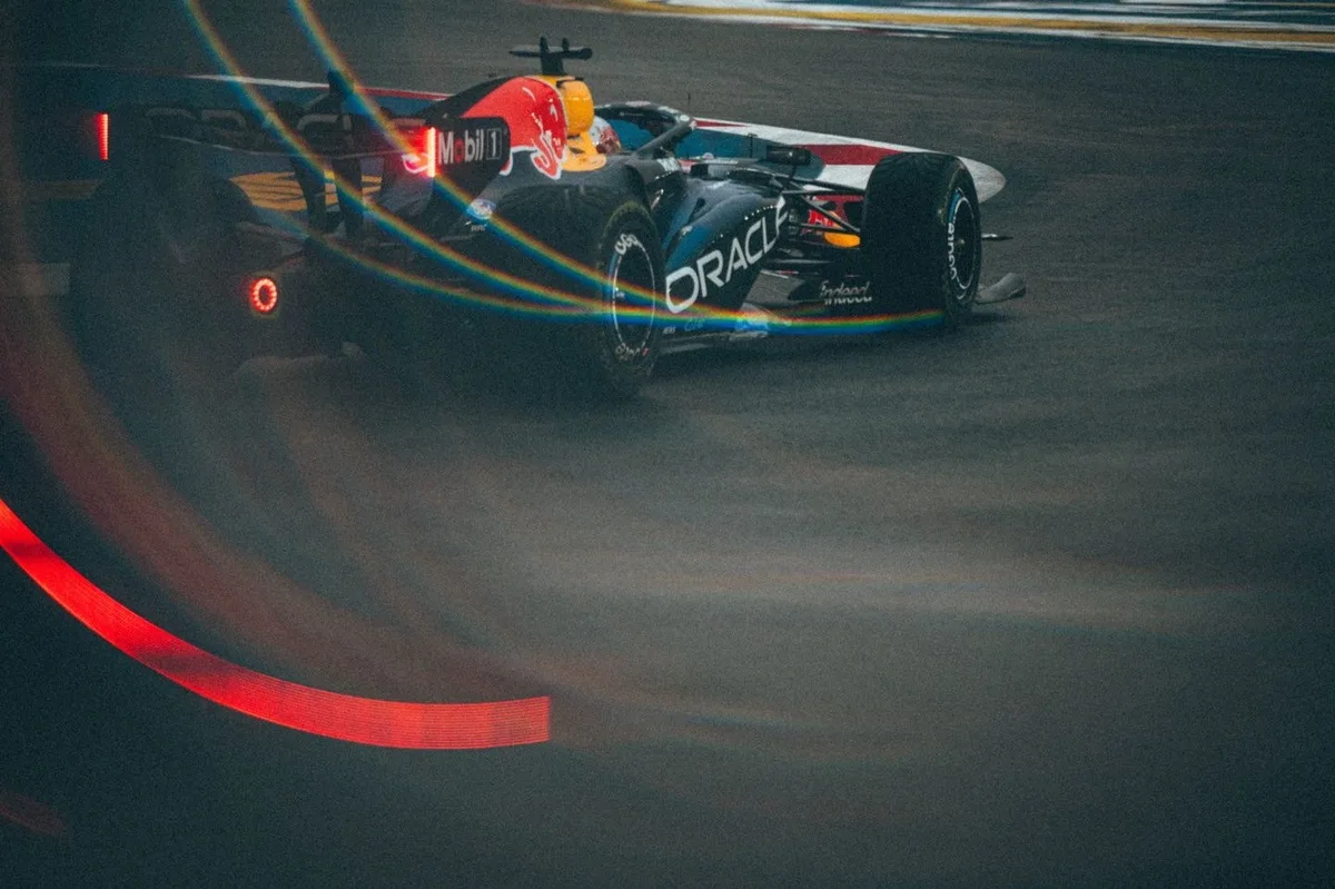 Verstappen domina en Singapur y parte como favorito en la carrera de este domingo