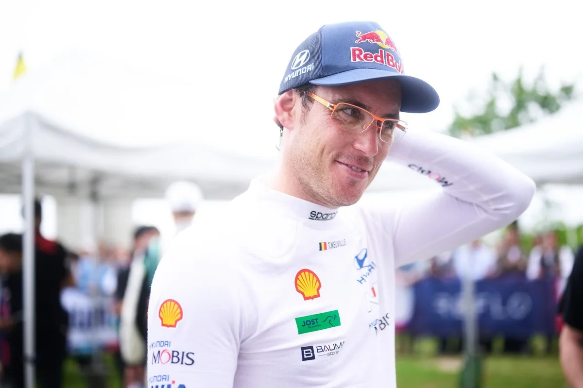 Campeón mundial de rally triunfa en su debut en circuito histórico