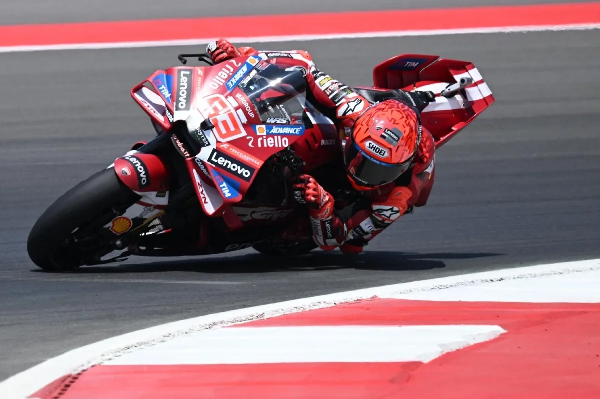 Márquez domina los entrenamientos en Phillip Island con neumaticos gastados