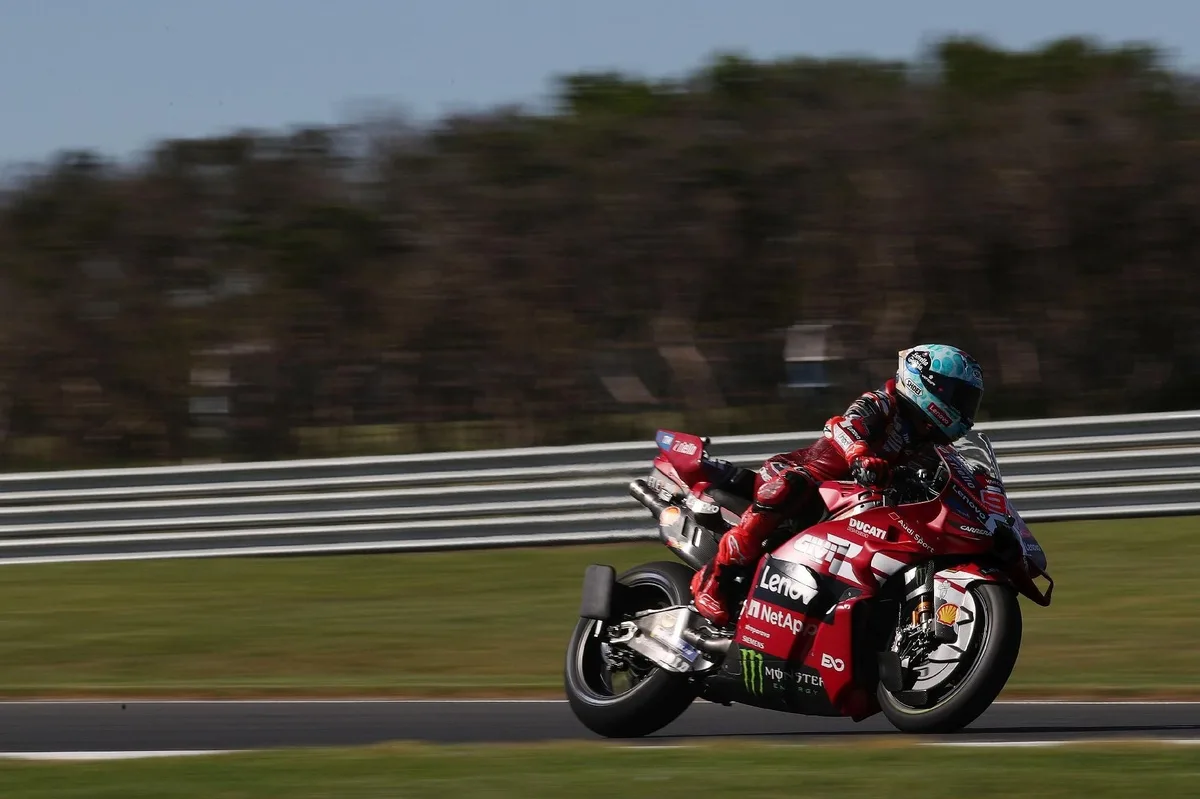 MotoGP 2026: Ducati apuesta todo por Márquez mientras Aprilia libera a sus pilotos