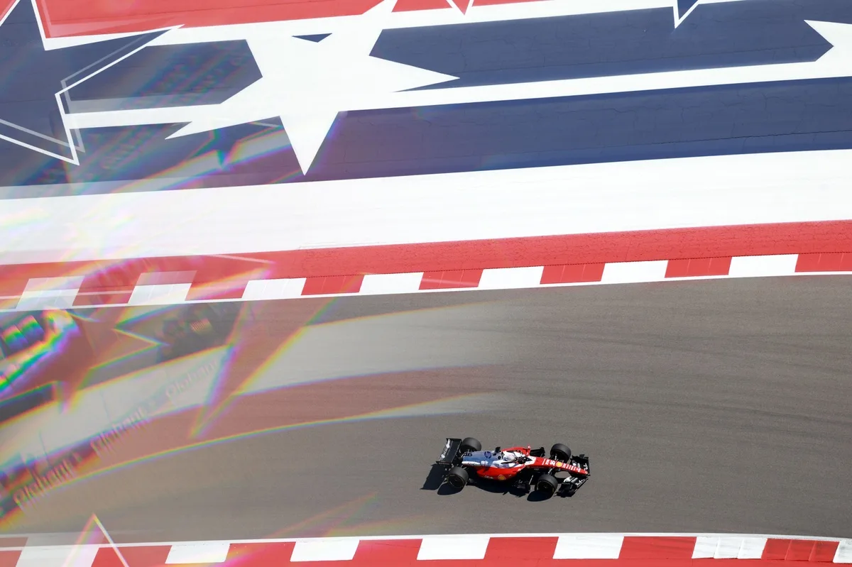 Leclerc lidera en Austin: Ferrari muestra progreso ante Red Bull en F1