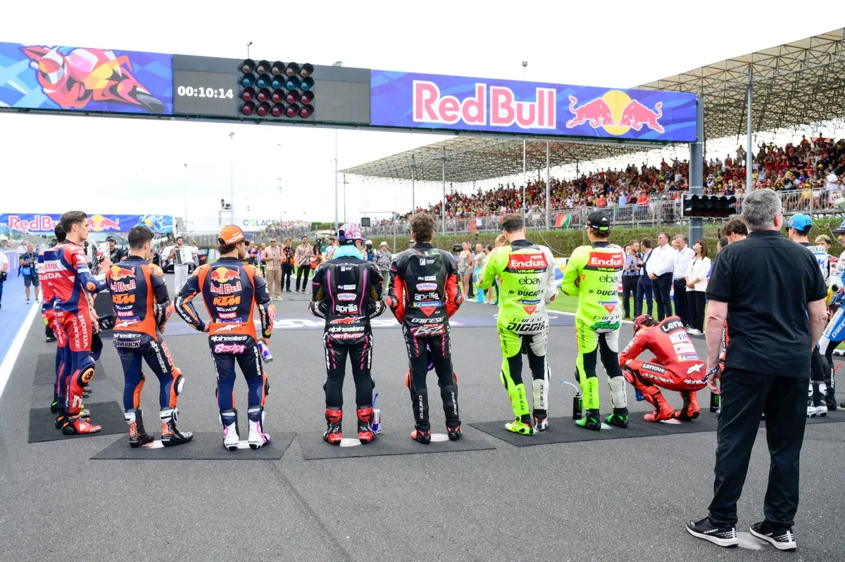 Pilotos de MotoGP negocian condiciones para carrera en Qatar