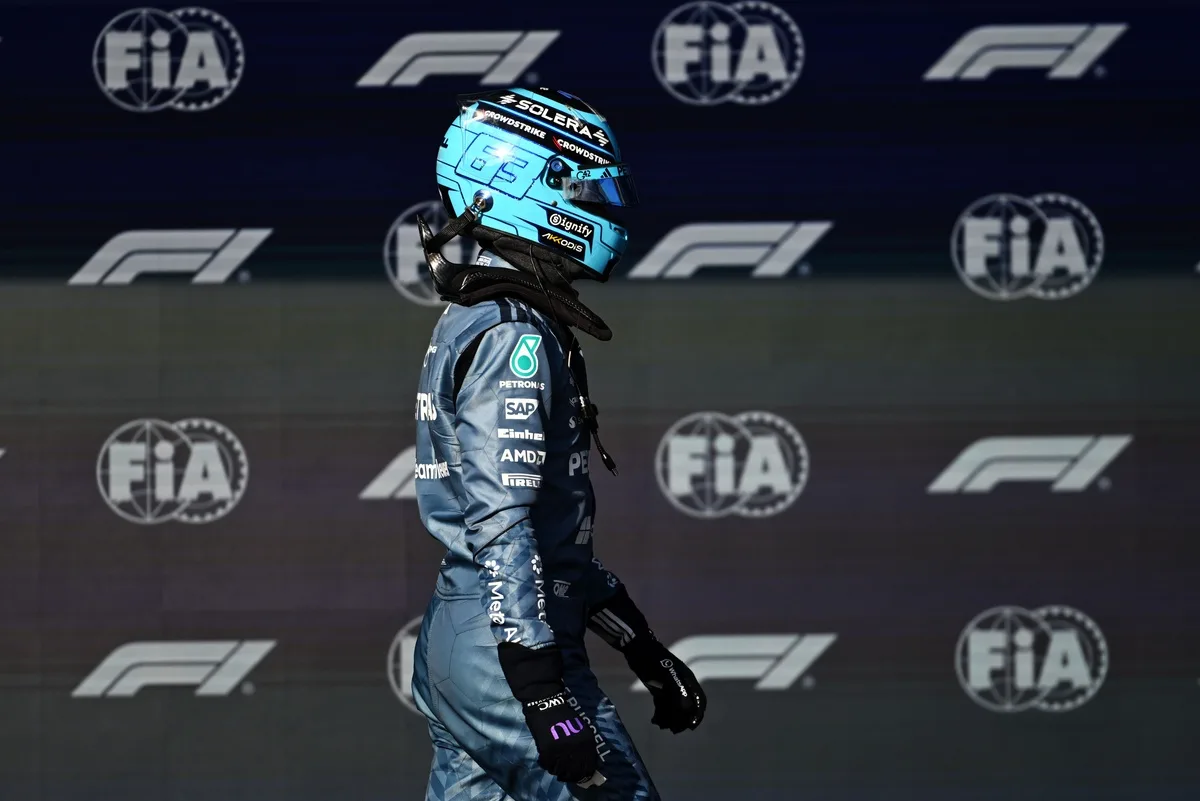 Mercedes enfrenta desafío con Russell mientras Antonelli brilla en F1