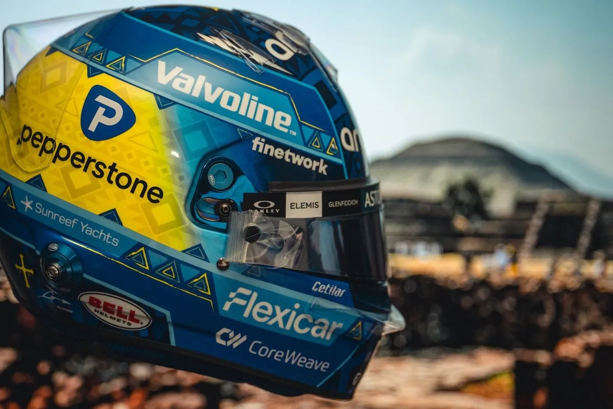 Alonso personaliza su casco con diseño mexicano para el GP de México