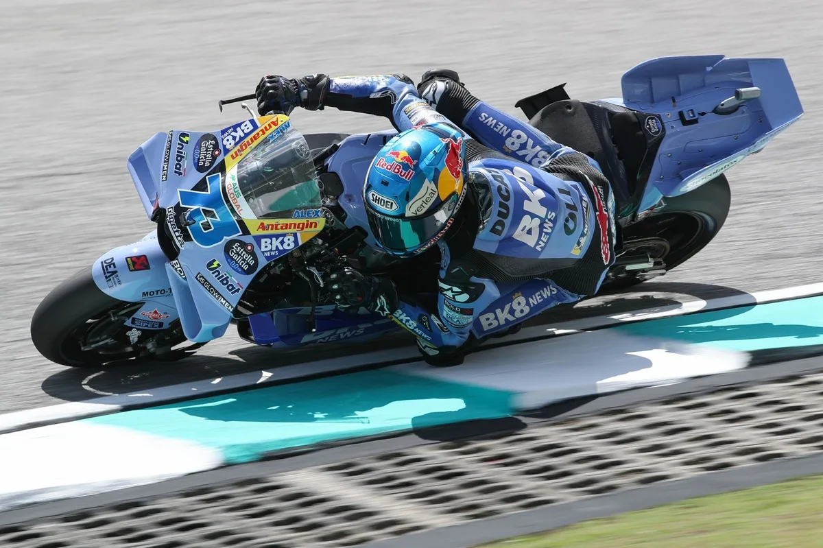 Márquez vence a su hermano en la clasificación de Malasia; Ducati domina