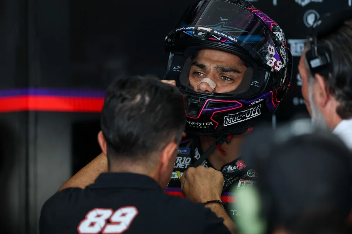 Piloto se retira del GP de Malasia por lesión, comprometiendo su lucha por el título
