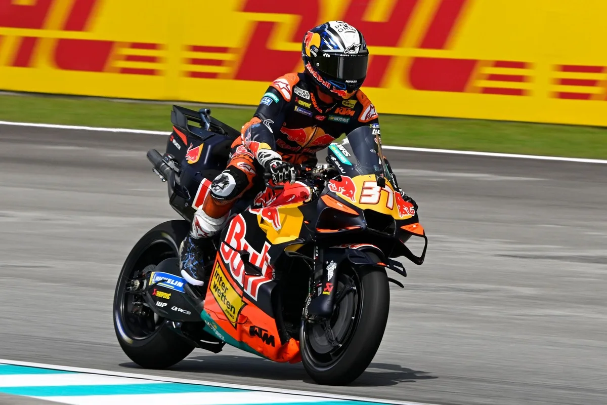Acosta se impone sobre Márquez en emocionante sprint de MotoGP en Malasia